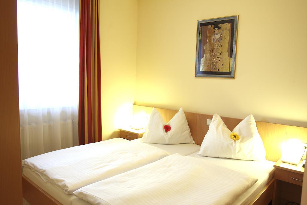 Hotel Der Stockinger Unterpremstaetten Bagian luar foto